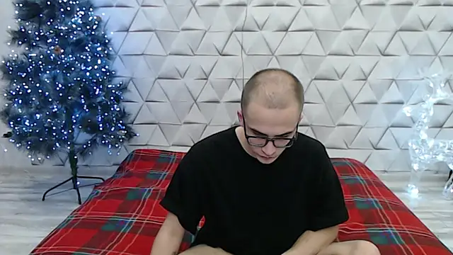 Snapshot of Pure_Aura chatting on 02-17-26, 05:52 Pure Aura online show from 02-17-26, 05:52