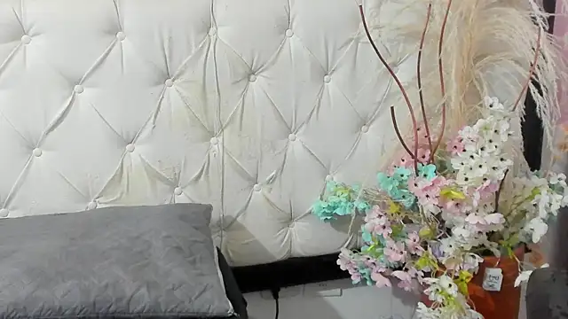 Snapshot of Siena_fox chatting on 07-30-26, 07:13 Siena fox online show from 07-30-26, 07:13