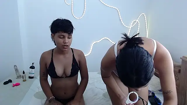 Snapshot of CherryGirlsXX chatting on 02-27-26, 07:25 CherryGirlsXX online show from 02-27-26, 07:25