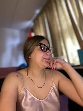 Snapshot of alaina_blesssed chatting on 02-23-26, 03:53 alaina blesssed online show from 02-23-26, 03:53