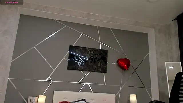 Snapshot of naomi_reiss chatting on 02-28-26, 01:17 naomi reiss online show from 02-28-26, 01:17