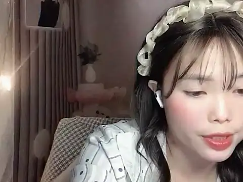 Snapshot of Girl-crazy1 chatting on 02-25-26, 02:43 Girl-crazy1 online show from 02-25-26, 02:43