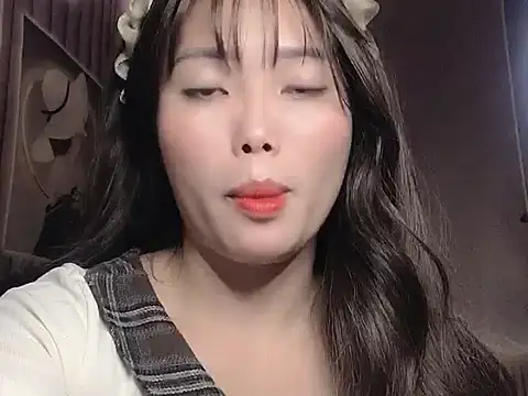 Snapshot of Girl-crazy1 chatting on 02-26-26, 08:46 Girl-crazy1 online show from 02-26-26, 08:46