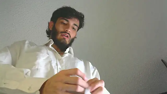 Snapshot of LovexJuxn8 chatting on 02-15-26, 06:59 LovexJuxn8 online show from 02-15-26, 06:59