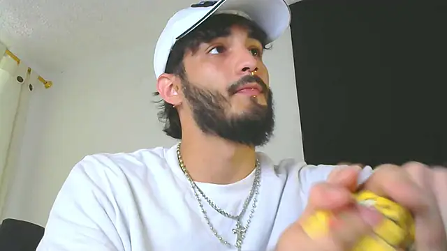 Snapshot of LovexJuxn8 chatting on 02-18-26, 07:32 LovexJuxn8 online show from 02-18-26, 07:32