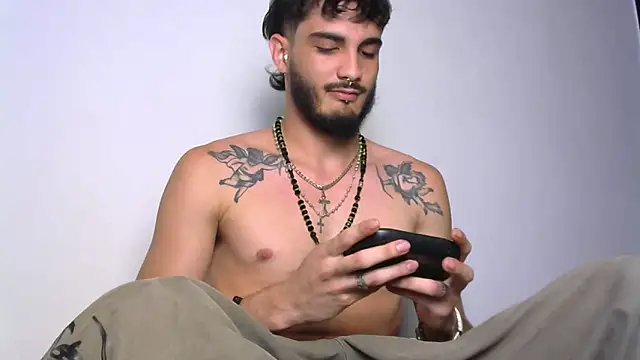 Snapshot of LovexJuxn8 chatting on 02-22-26, 11:58 LovexJuxn8 online show from 02-22-26, 11:58