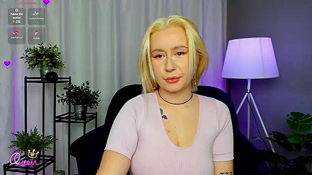 Snapshot of Emily__Bliss chatting on 02-21-26, 08:43 Emily Bliss online show from 02-21-26, 08:43