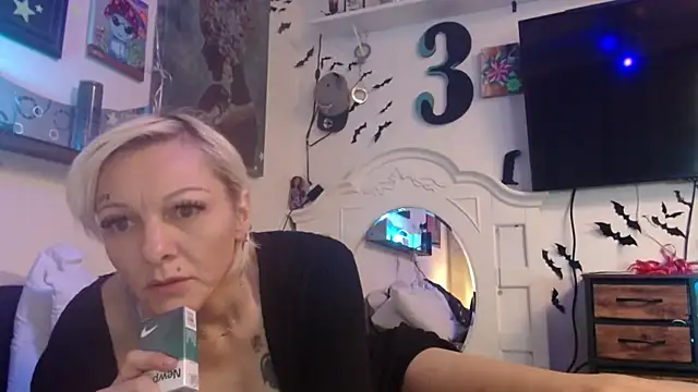 Snapshot of slutslave333 chatting on 04-23-26, 09:39 slutslave333 online show from 04-23-26, 09:39