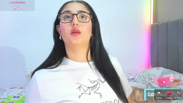 Snapshot of Curvy_sweet chatting on 02-25-26, 12:20 Curvy sweet online show from 02-25-26, 12:20