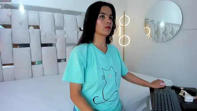 Snapshot of Emmy_lollipop chatting on 03-01-26, 06:54 Emmy lollipop online show from 03-01-26, 06:54