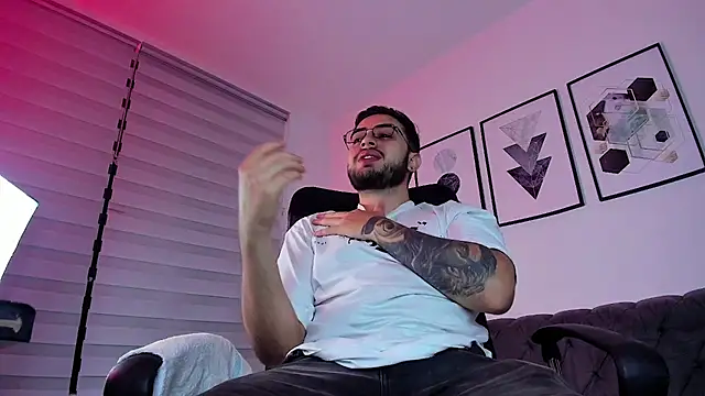 Snapshot of ethan_grace chatting on 02-17-26, 12:12 ethan grace online show from 02-17-26, 12:12