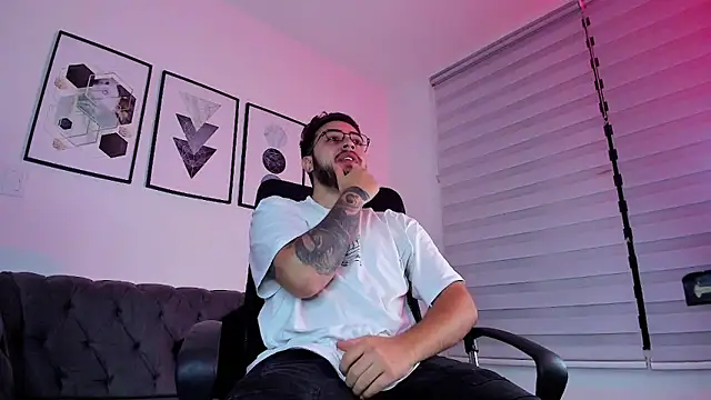 Snapshot of ethan_grace chatting on 02-23-26, 12:02 ethan grace online show from 02-23-26, 12:02