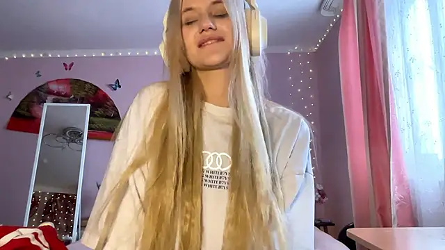 Snapshot of MelissaZaria chatting on 02-15-26, 07:51 MelissaZaria online show from 02-15-26, 07:51