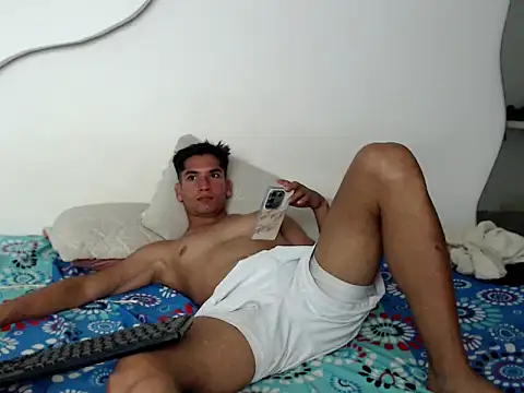 Snapshot of johanoro333 chatting on 03-08-26, 01:47 johanoro333 online show from 03-08-26, 01:47