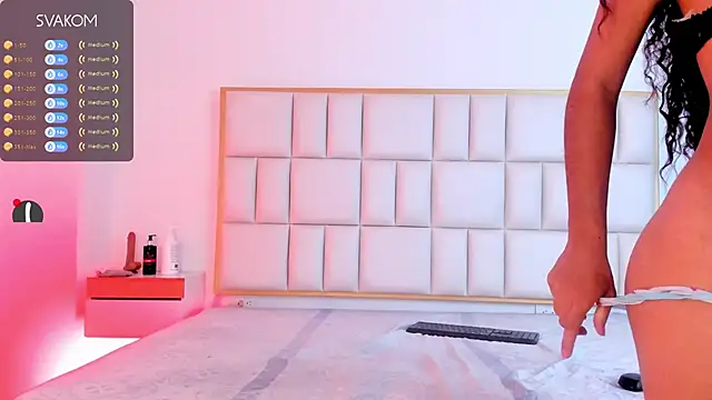 Snapshot of Violetta-foxx chatting on 02-16-26, 07:32 Violetta-foxx online show from 02-16-26, 07:32