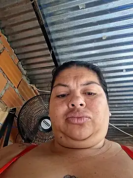 Snapshot of Juli_Powl chatting on 06-18-26, 01:04 Juli Powl online show from 06-18-26, 01:04