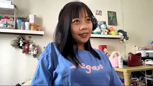 Snapshot of GloryKulikowski chatting on 02-25-26, 01:37 GloryKulikowski online show from 02-25-26, 01:37