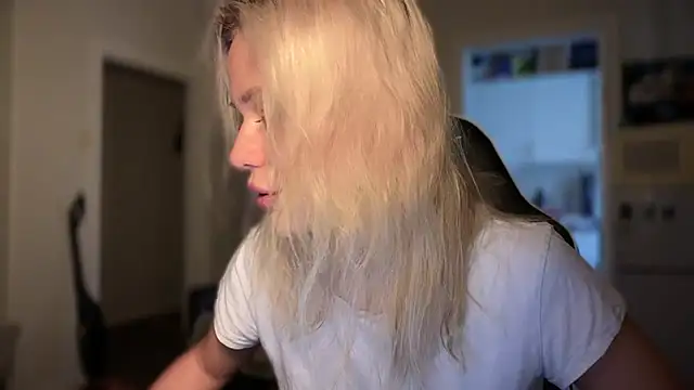 Leylia Lily online show from 03-06-26, 09:39