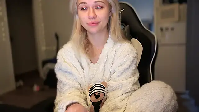 Leylia Lily online show from 03-13-26, 09:05