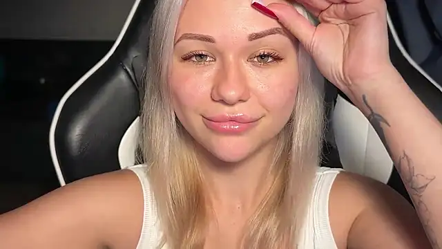 Leylia Lily online show from 04-18-26, 07:07