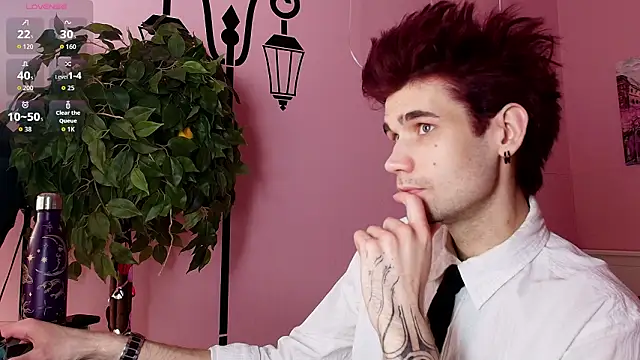 Snapshot of trevor_dreams chatting on 02-25-26, 04:05 trevor dreams online show from 02-25-26, 04:05