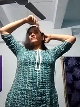 Snapshot of Anushka_Singh0 chatting on 03-03-26, 04:13 Anushka Singh0 online show from 03-03-26, 04:13