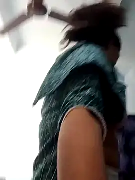 Snapshot of Anushka_Singh0 chatting on 03-12-26, 04:18 Anushka Singh0 online show from 03-12-26, 04:18