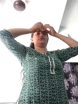 Snapshot of Anushka_Singh0 chatting on 04-01-26, 10:05 Anushka Singh0 online show from 04-01-26, 10:05