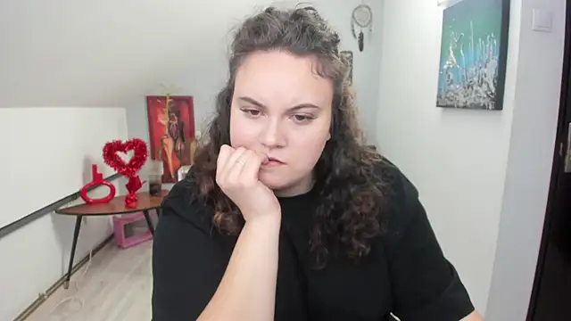 Snapshot of ElviraJoness chatting on 02-16-26, 12:12 ElviraJoness online show from 02-16-26, 12:12