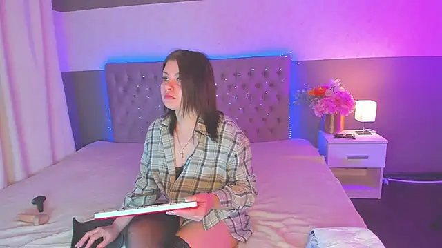 Snapshot of AmandaHoppe chatting on 04-02-26, 05:05 AmandaHoppe online show from 04-02-26, 05:05