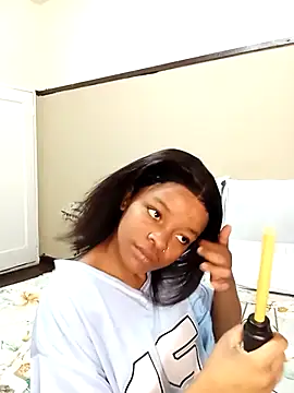 Snapshot of KinkyPxx chatting on 02-14-26, 04:37 KinkyPxx online show from 02-14-26, 04:37