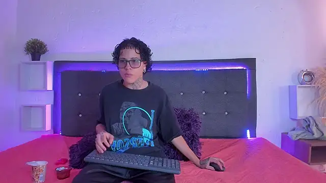 Snapshot of Ale_cuzz chatting on 02-27-26, 03:01 Ale cuzz online show from 02-27-26, 03:01