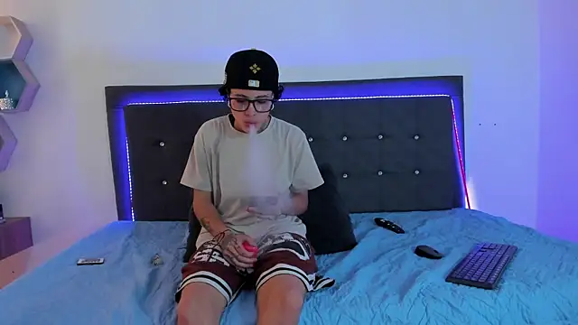 Snapshot of Ale_cuzz chatting on 02-28-26, 06:09 Ale cuzz online show from 02-28-26, 06:09