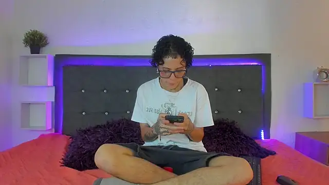 Snapshot of Ale_cuzz chatting on 03-02-26, 03:30 Ale cuzz online show from 03-02-26, 03:30