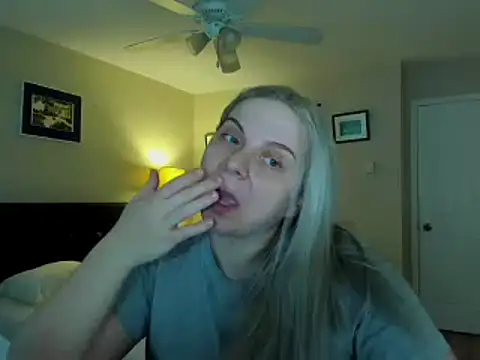 Snapshot of i_love_iva chatting on 02-16-26, 10:39 i love iva online show from 02-16-26, 10:39