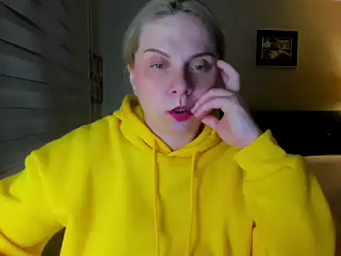 Snapshot of i_love_iva chatting on 02-27-26, 02:39 i love iva online show from 02-27-26, 02:39