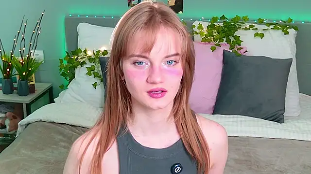 Snapshot of ElfieWhite chatting on 06-19-26, 04:55 ElfieWhite online show from 06-19-26, 04:55