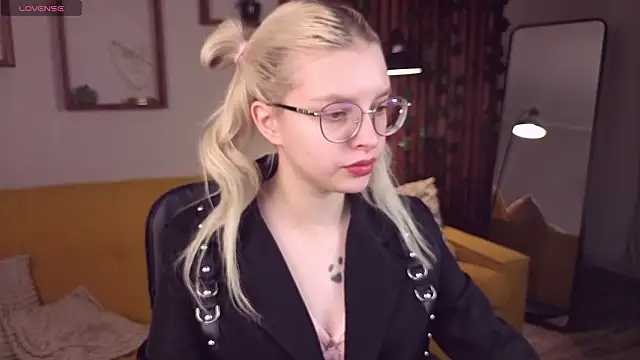 TiffanyPeachi online show from 02-25-26, 10:36