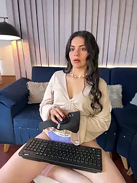 Snapshot of luisa__rosse chatting on 02-24-26, 03:54 luisa rosse online show from 02-24-26, 03:54