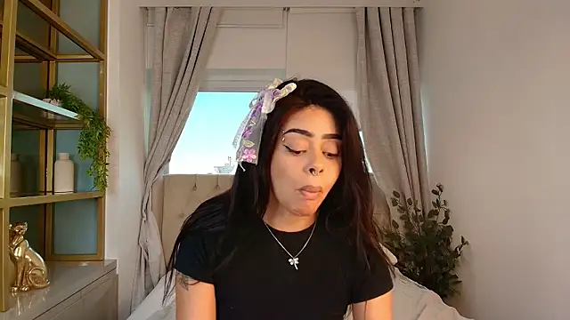 Pauline Clark online show from 03-25-26, 08:37