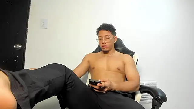 Snapshot of MaxSeduce23 chatting on 02-22-26, 01:09 MaxSeduce23 online show from 02-22-26, 01:09