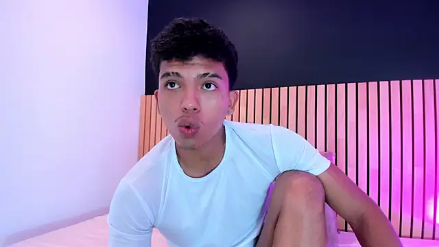 Snapshot of jhoystrong_ chatting on 03-01-26, 02:08 jhoystrong online show from 03-01-26, 02:08