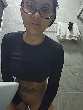 Snapshot of Roma_xxx chatting on 02-16-26, 10:17 Roma xxx online show from 02-16-26, 10:17