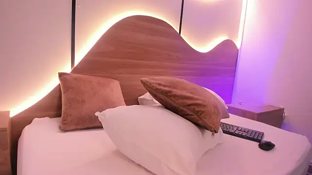 ariadna boneville online show from 04-10-26, 02:39