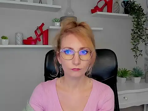 CinderellaMoon online show from 03-04-26, 06:19