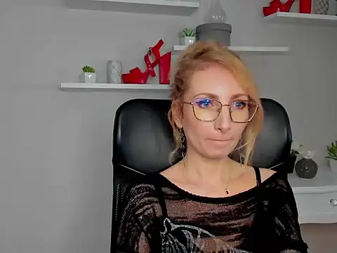 CinderellaMoon online show from 03-09-26, 06:28