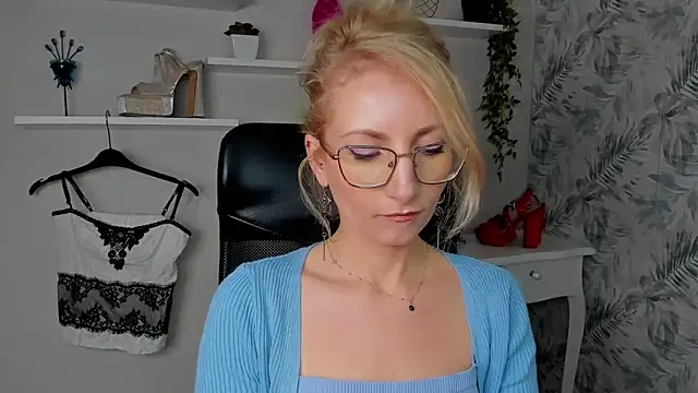 CinderellaMoon online show from 03-26-26, 06:30