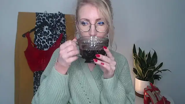 CinderellaMoon online show from 04-15-26, 05:25