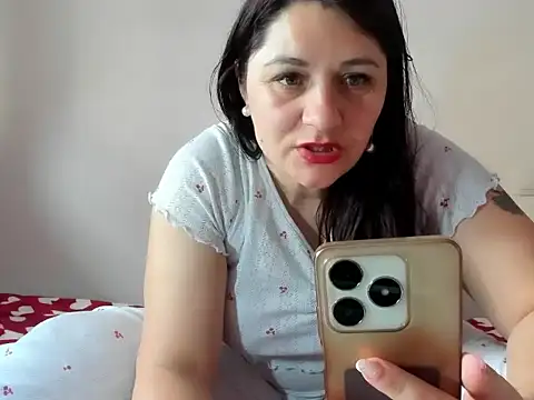 Snapshot of EVELYNA88 chatting on 02-16-26, 11:39 EVELYNA88 online show from 02-16-26, 11:39