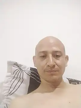 Snapshot of Diego19871 chatting on 07-24-26, 01:03 Diego19871 online show from 07-24-26, 01:03